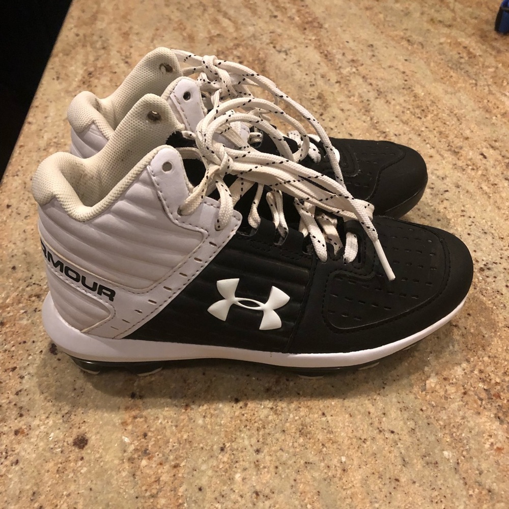 Under Armor kids baseball cleats size 2.5